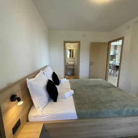 - Danijel Starigrad Paklenica