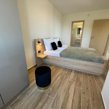 - Danijel Appartement Starigrad Paklenica