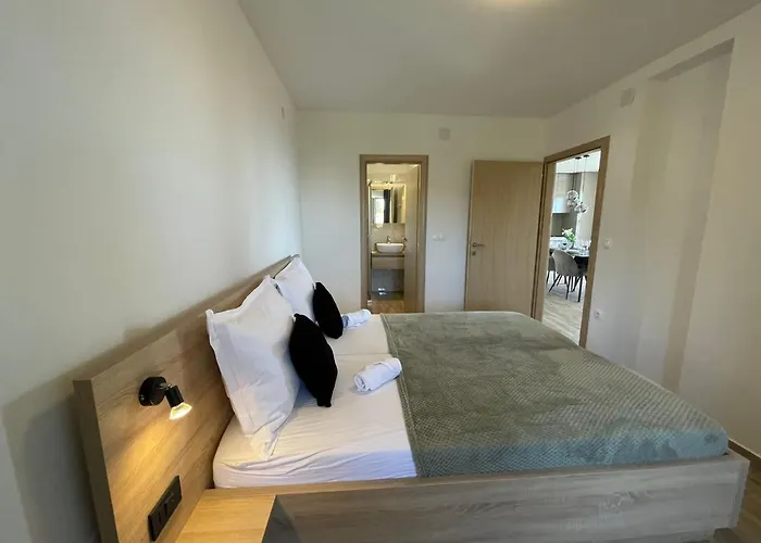 - Danijel Starigrad Paklenica