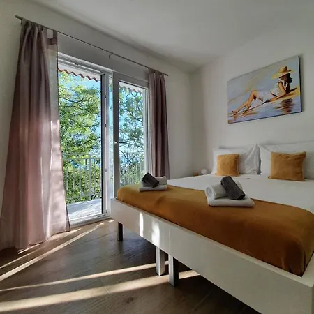 - Danijel Apartment Starigrad Paklenica
