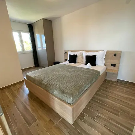 - Danijel Apartment Starigrad Paklenica