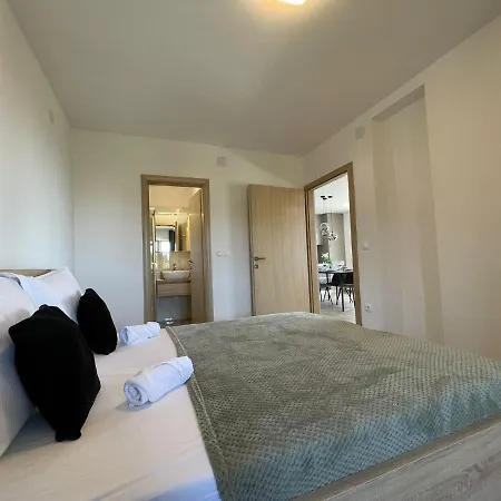 - Danijel * Starigrad Paklenica
